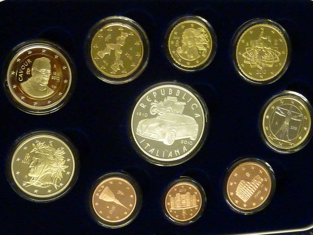 Serie completa di 10 monete in confezione ufficiale con 5 euro in Arg. "100 Anniv. Alfa Romeo"