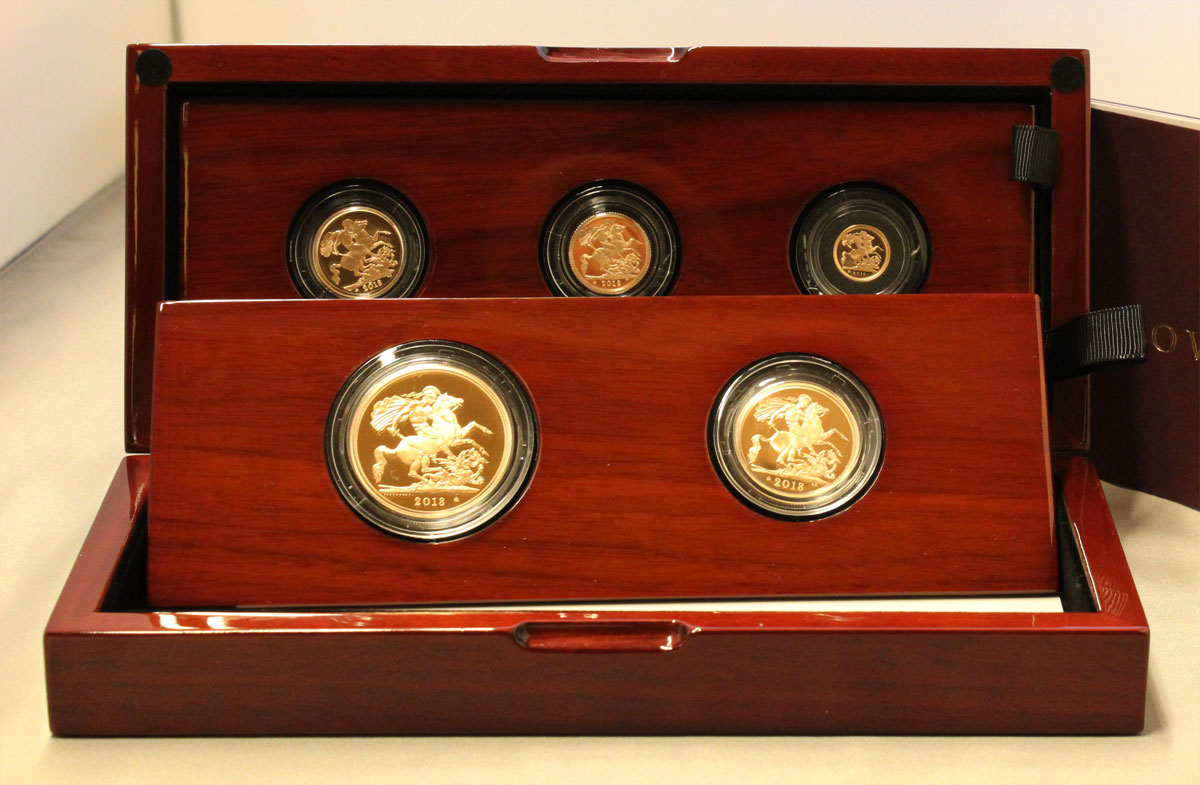 "65 Annivers.dell'Incoronazione" - Set di 5 monete (5, 2, 1, 1/2 e 1/4 di sterlina) totali gr. 69,87 in oro 917/000