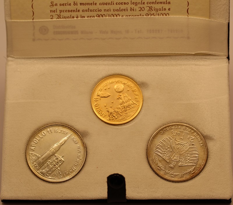 Serie da 20 ryals gr. 19,60 in oro 900/000 e da 2 monete da 2 ryals gr. 50,20 in ag. 925/000 - PREZZO SPECIALE!!