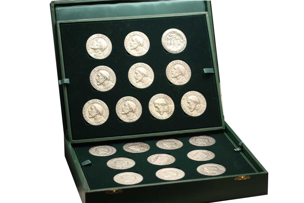 I Fioretti di San Francesco - Serie da 30 medaglie gr. 1.152,00 in ag. 925/000 - conf. originale