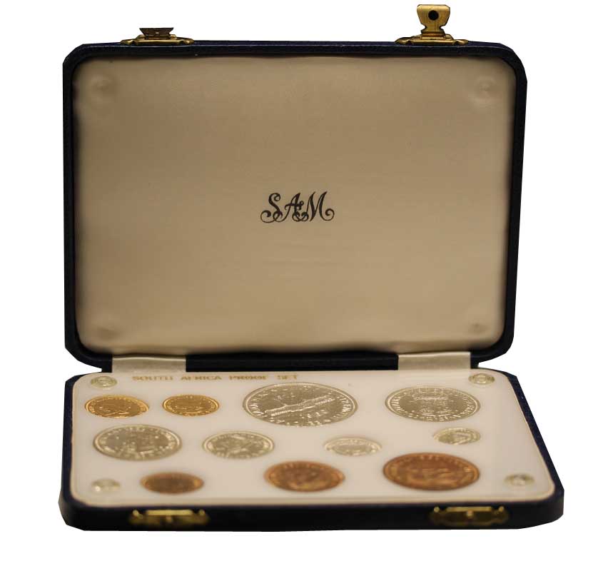 Serie da 1 Pound e 1/2 Pound gr. 11,97 in oro 917/000 e da 5-2 1/2-2-1 scellini e da 6-3 pence in ag. e da 1-1/2-1/4 penny in bronzo - conf. originale