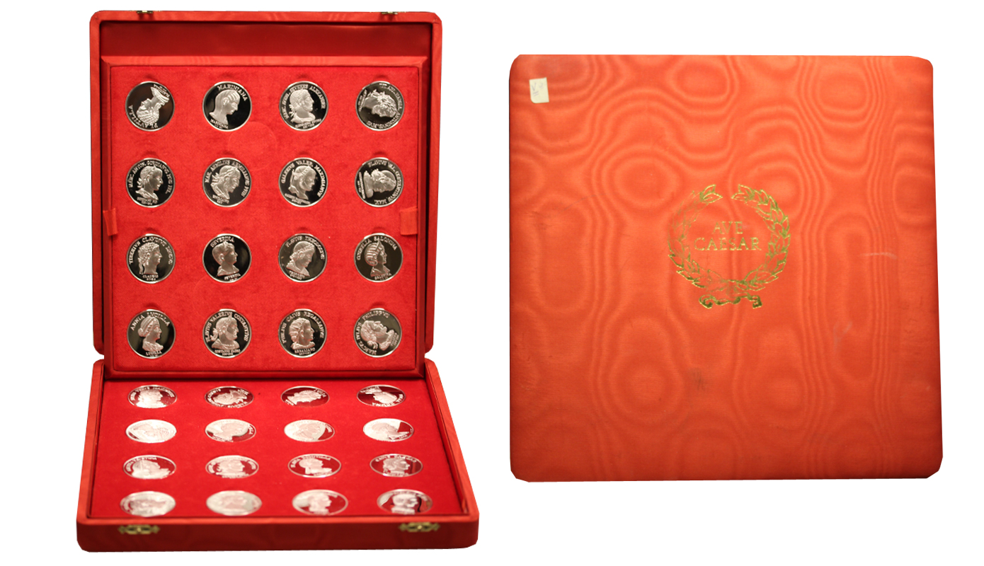 "Ave Caesar" - Set di 32 medaglie gr. 18,00 in ag.925/000 - conf. originale