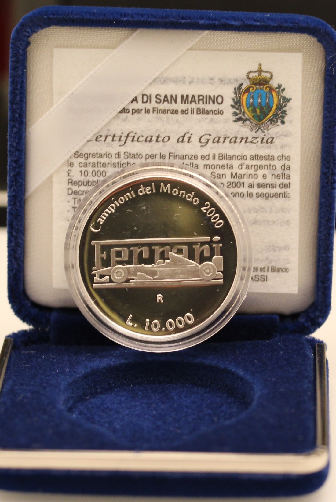 "Ferrari Campione del mondo 2000" - 10000 Lire gr. 22,00 in arg. 835/ - In conf. originale